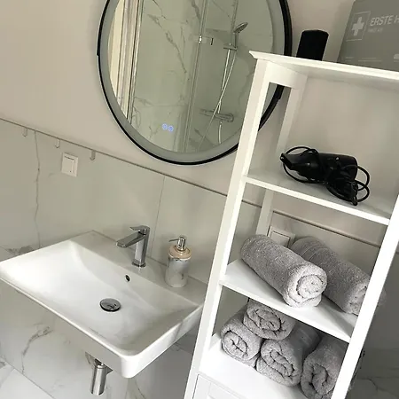 Neu- In Naehe Dortmund - 3 Parking! 3 Double-bed! 2 Bedrooms, Wifi, Coffemashine-fully Automatic, Kitchen, Netflix,disney,magenta Lägenhet